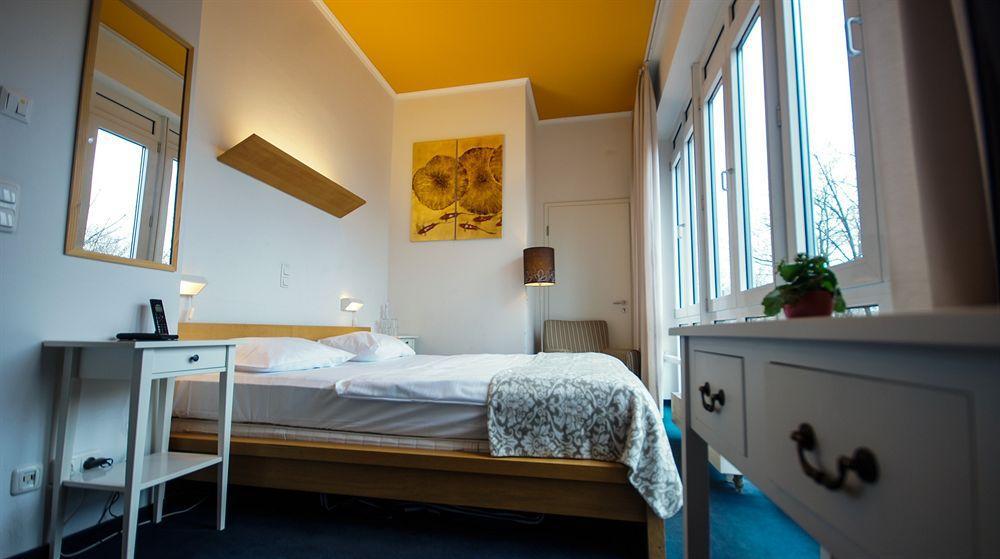 Midi Inn Parkhotel Mitte Berlin Exterior photo