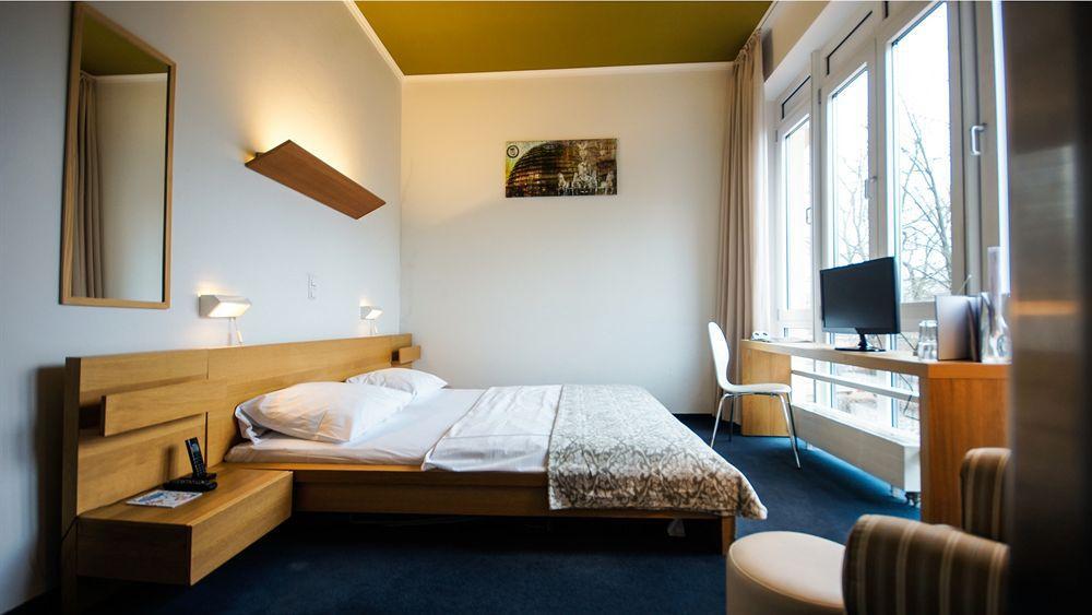 Midi Inn Parkhotel Mitte Berlin Exterior photo