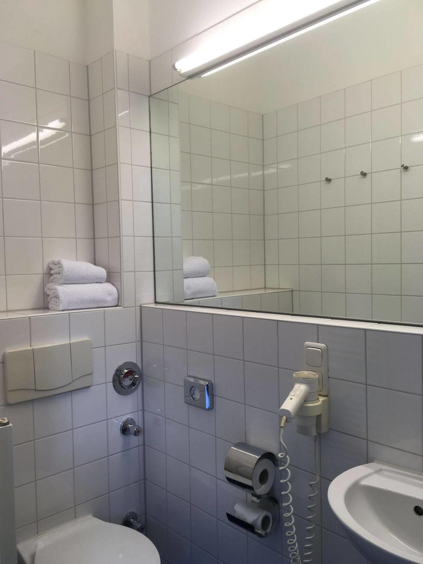 Midi Inn Parkhotel Mitte Berlin Exterior photo