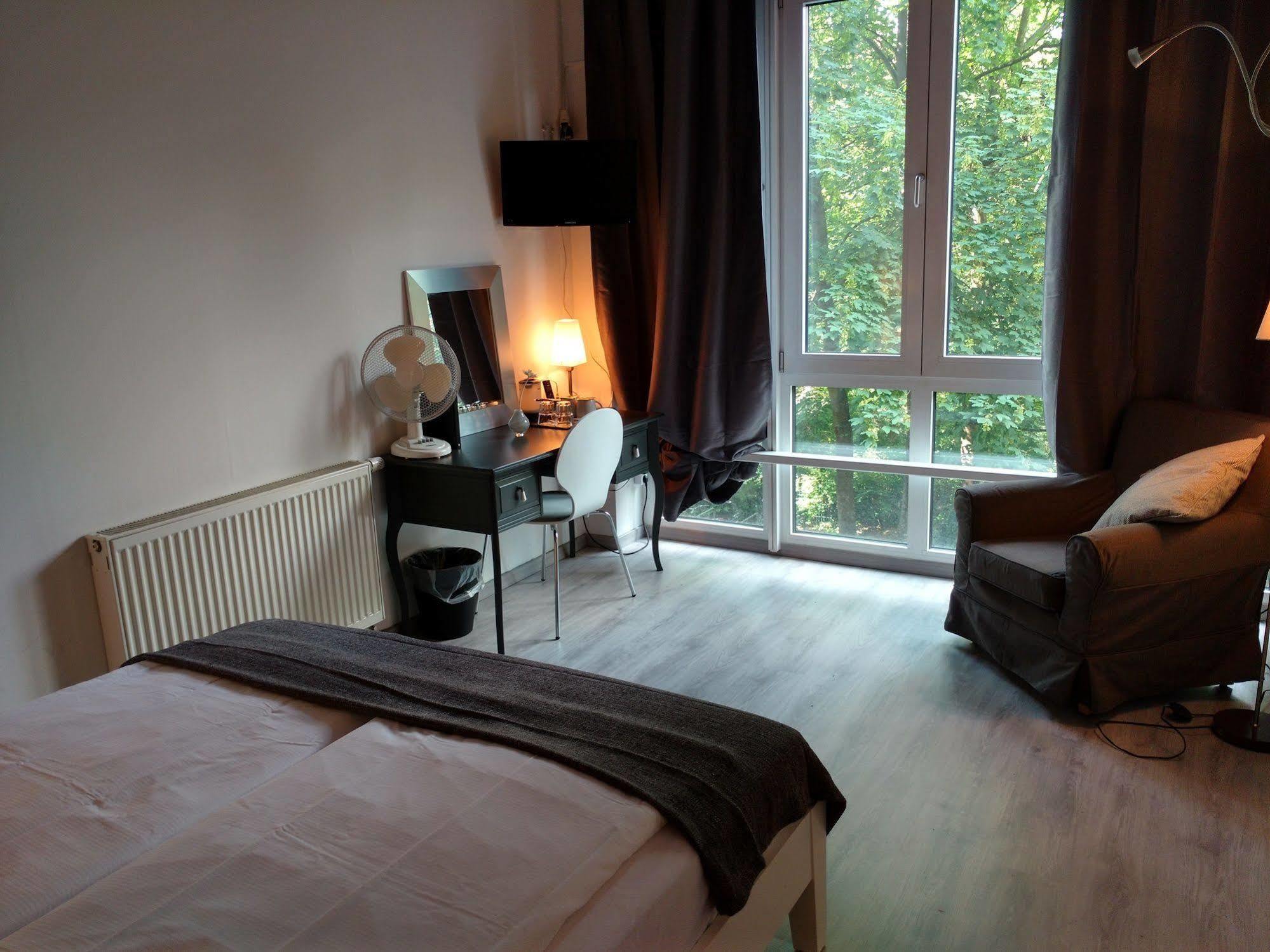 Midi Inn Parkhotel Mitte Berlin Exterior photo
