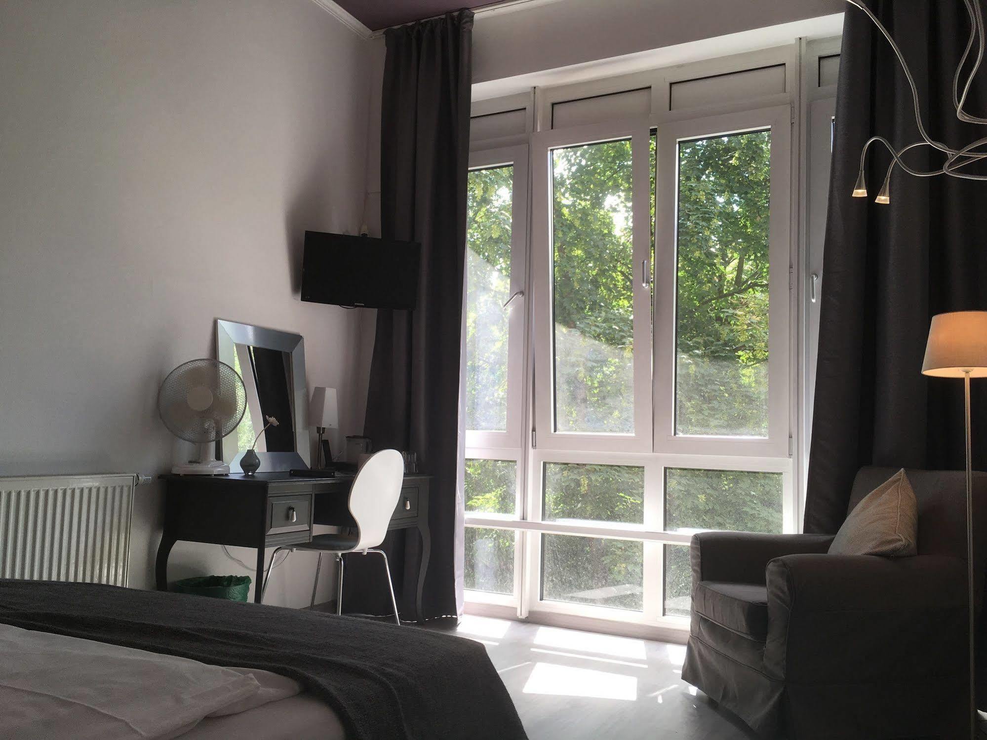 Midi Inn Parkhotel Mitte Berlin Exterior photo